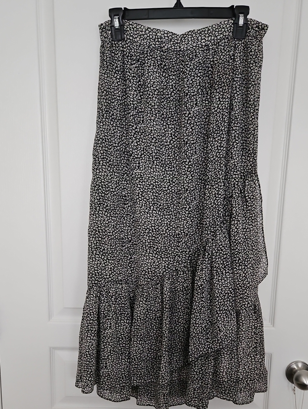 SUNCOO Black and White Ditsy Ruffle-Hem Wrap Midi Skirt, 10/12